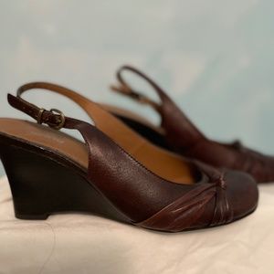 Spring round toe sling back wedges